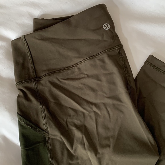 EUC Lululemon leggings - Picture 2 of 4